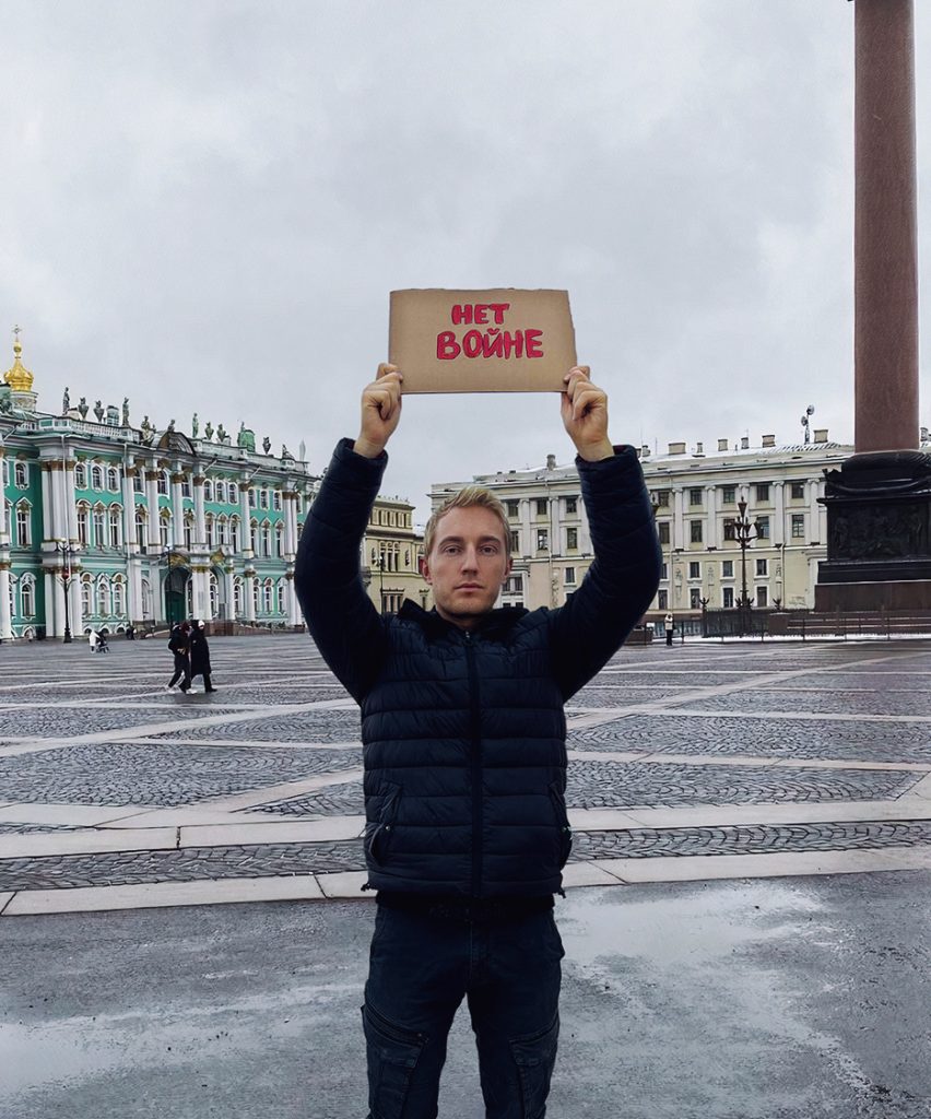 В Санкт-Петербурге за одиночный пикет был задержан редактор портала the Sun Petersburg 