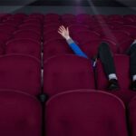 Кинопрокат военного времени: без голливудских блокбастеров выручка кинотеатров в России упала на 70%